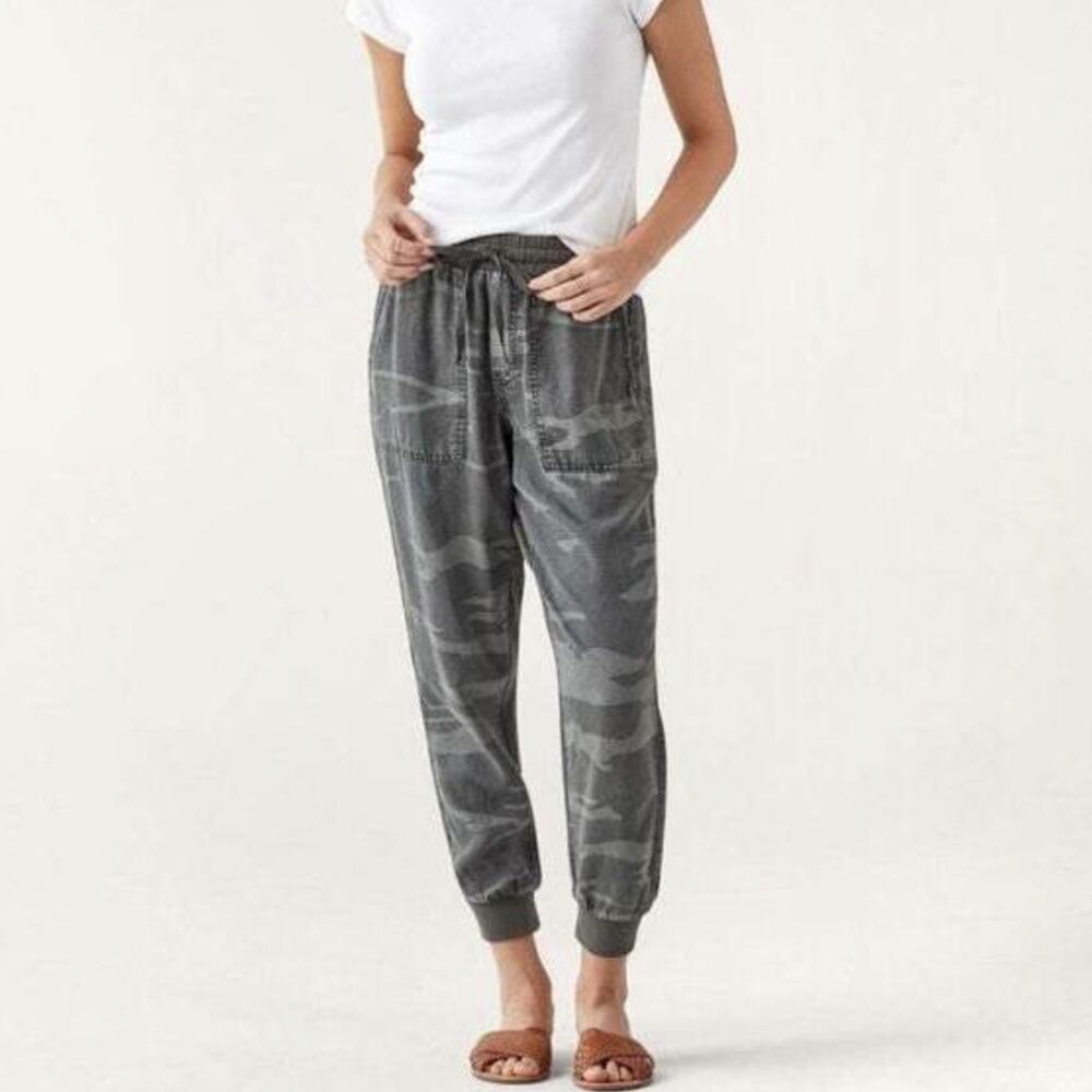 Splendid Gray Camo Print Jogger Pants